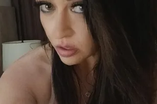 😈Sweet Smile, Naughty Mind 😉 💋I’m the Distraction You’ve Been Craving - Image 4