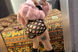 THICK PETITE LATINA - 22 - Image 4