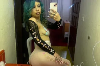 THICK PETITE LATINA - 22 - Image 1