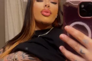 🥂New in town!🥂 🌶Horny Tatted L... - Image 1