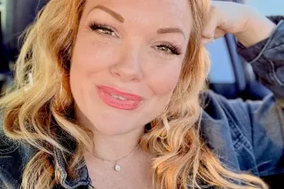 Dick-hungry Milf w Pretty Titties and Magic Mouth - Curvy Lil Freak Giddy Peach - Image 12