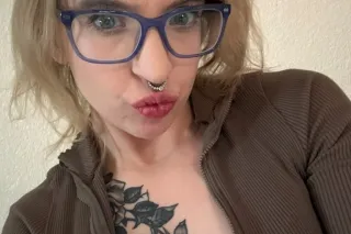 📷😍New Pics, New Outfit, but SA... - Image 4