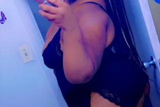 pretty, thick, & full of fun 💦... - Image 4