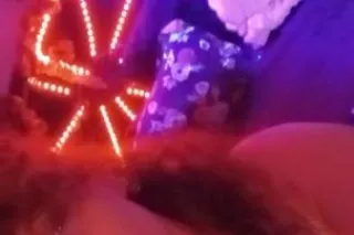 Im here for the night so can s... - Image 4