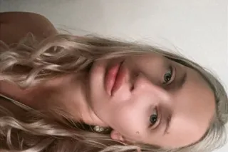 younge blonde blue eyes! 5'3 1... - Image 2