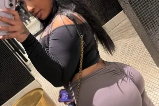 sexy islander babe - Image 5