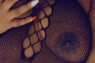 NO BAREEE!!💦 🫦TRUCK DRIVER FRI... - Image 4