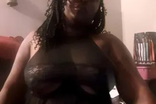 Pretty fat wet Island pussy re... - Image 3