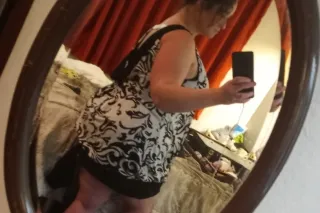 Smoking Hot Samantha - 37 - Image 1