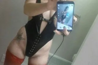 Hurry and Cum check out these killer throat skills - Image 5