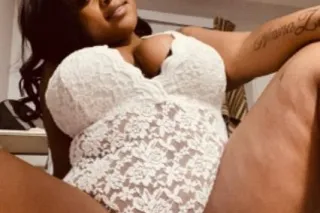 💦🩷GORGEOUS BROWNSKIN BADDIE👅 🥂... - Image 3