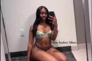 Pure Satisfaction ✨ Tight Petite Figure 💦 Perfect Playmate ❤ Outcalls Available Now! - Image 5