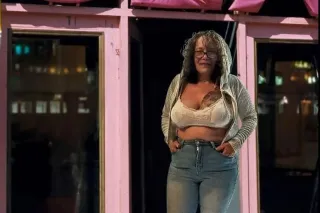 Sexy & Mature Woman looking to Fulfill your Fantasy - Image 6