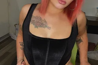 🫶🏻🤷♀They're Tits May Be Bigger BUT im pretty funny and my 🍑 IS SOFT 🤣🤷♀ - Image 10