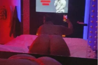 So juicy 💕💦😍Chocolate big boot... - Image 3