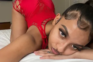 Sexy Afro-Latina!💦😅🩷Cum Unwrap... - Image 1