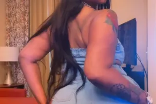 💋EATER IN TOWN DADDY 👅🍭💦 2 Gir... - Image 2