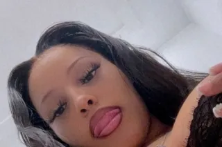 🥰SEXY💦SPANISH😉😋JUICY😍BOOTY!! -... - Image 2