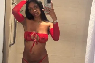 Who Doesnt Love A Model Availa... - Image 1