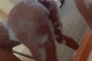 AVAILABLE NOW💋 - 21 - Image 1