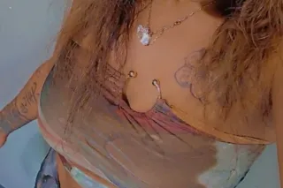 Seductive. Unforgettable. Redb... - Image 1