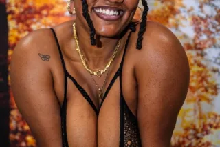 Busty babe - 27 - Image 1