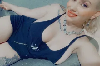 Tripple Ds big as* tiny waist ... - Image 1