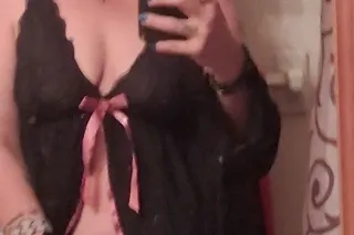 Queen of Seduction meets Prett... - Image 3