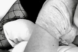 👯Snow Bunny here Ready to thro... - Image 1