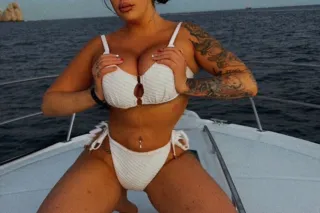 Gorgeous Green eyed Goddess - Image 5