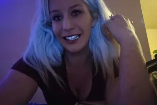 strong knees soft lips tight kat - Image 6