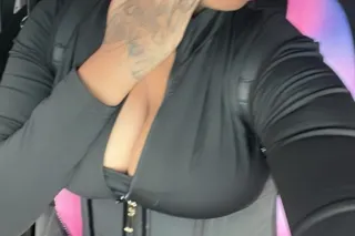 new out of town pussy - Image 4