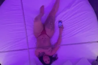 Snuggle with a thick 🍑 Blasian😍🥰❄☃ - Image 7