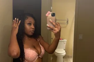 😍CUM SEE ME 😏 BACK IN TOWN 😍🍫🥰... - Image 4