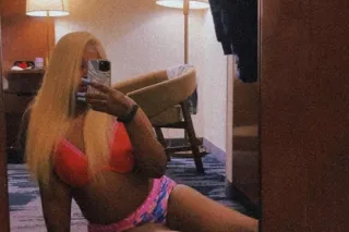 THICK HOT AND SEXY😌 - Image 1