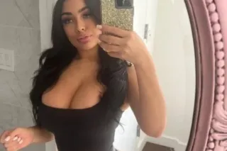 Hey horny Iam 5 foot 2inchi I ... - Image 1