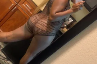 👩🏾‍❤️‍💋‍👩🏾👯♀💦➡NEW IN TOWN⬅💦👯♀👩... - Image 3