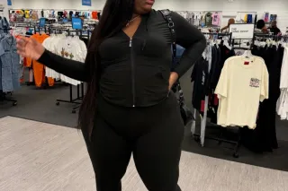 YOUNG BIG BOOTY FREAK HERE👅💦 A... - Image 4