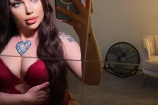 5🌟 vivacious bombshell with a ... - Image 3