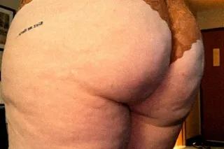 Sexi redheaded milf with a round booty and juicy pink pussy - Image 2