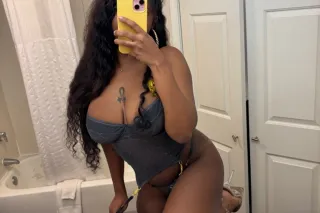 Sexy Brownskin Mami available ... - Image 4