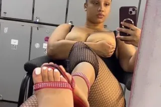 Diamond is iready for relaxati... - Image 1