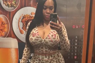 💦🍑BIG TITTIES AND BUBBLE BUTT ... - Image 4