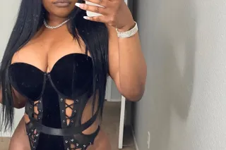 Late night fun 🍭🍬 Cum Get a Ta... - Image 4