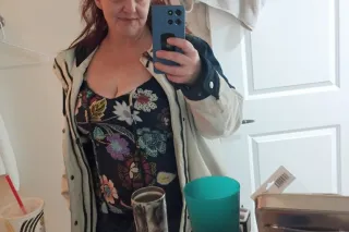 Beautiful Curvy-thick redhead - Image 5