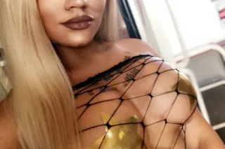 Busty blonde available now! Thick and curvy in all the right places 🤤 One night only ❤ - Image 3