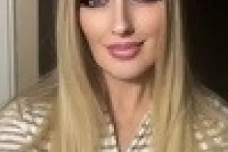 Tuesday Tease Queen: Cheeky Gi... - Image 2