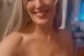 Tuesday Tease Queen: Cheeky Gi... - Image 3