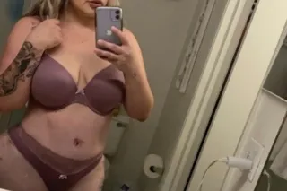 sexy latina w/ tattoos - Image 4