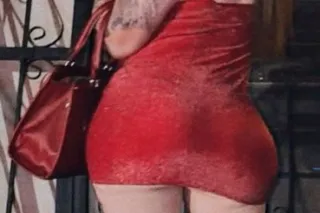 sexy latina w/ tattoos - Image 1